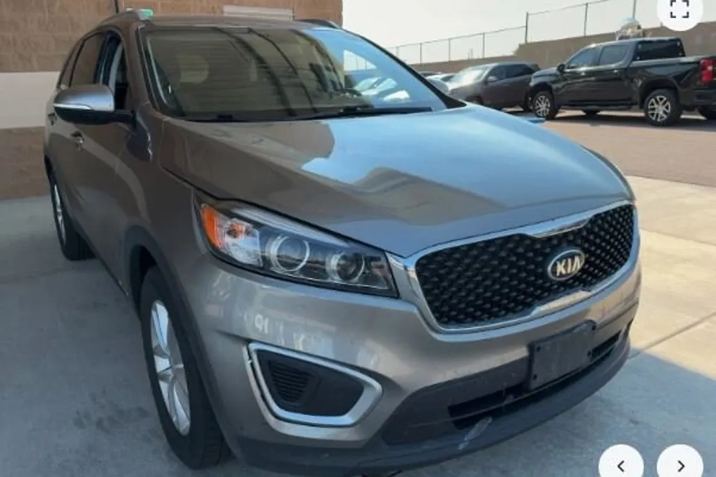 2017 Kia Sorento LX photo 1