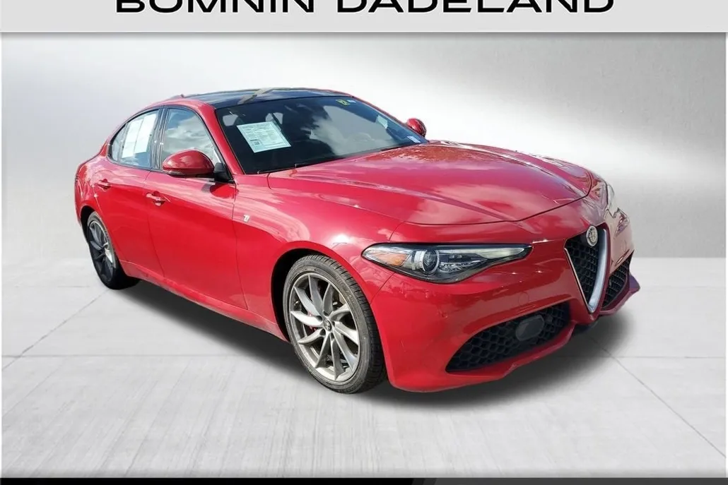 2022 Alfa Romeo Giulia Ti photo 1