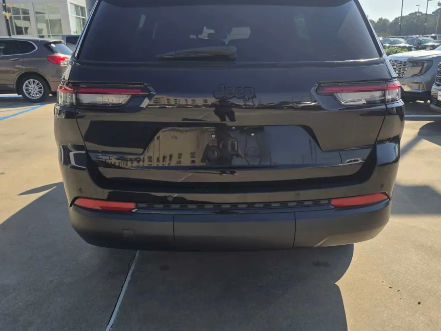 2023 Jeep Grand Cherokee Altitude photo 1