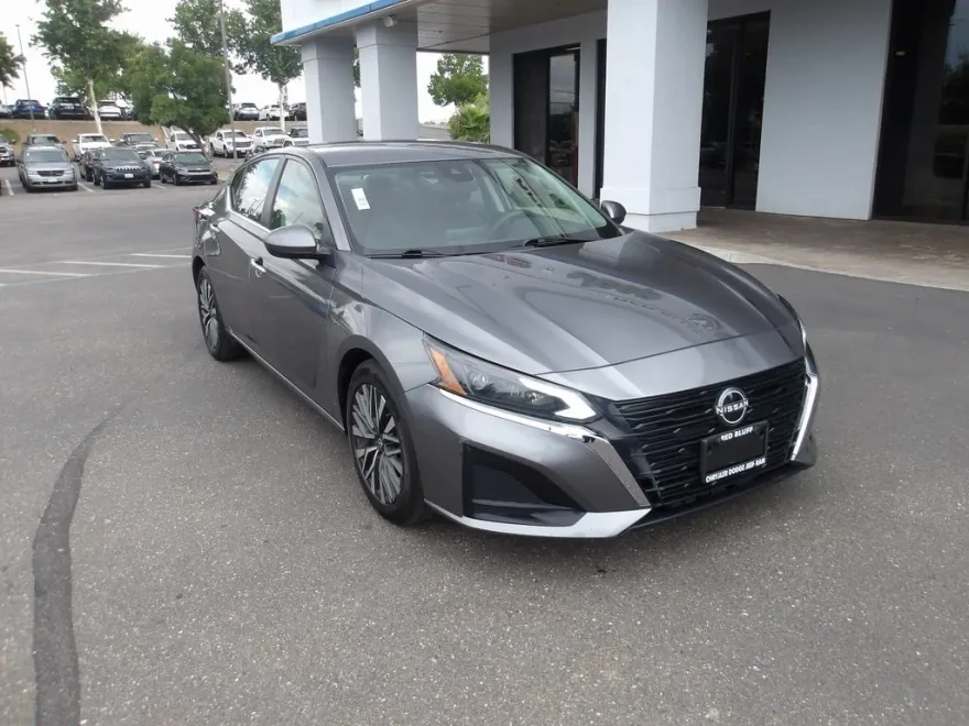 2023 Nissan Altima 2.5 SV photo 1