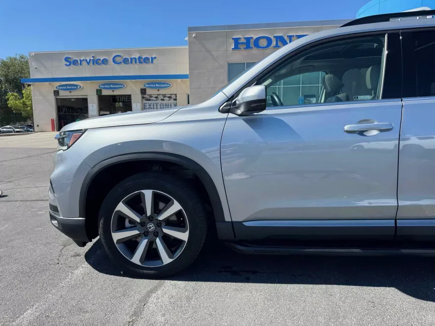 2023 Honda Pilot Touring photo 1