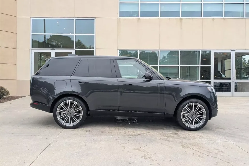 2025 Land Rover Range Rover SE photo 1