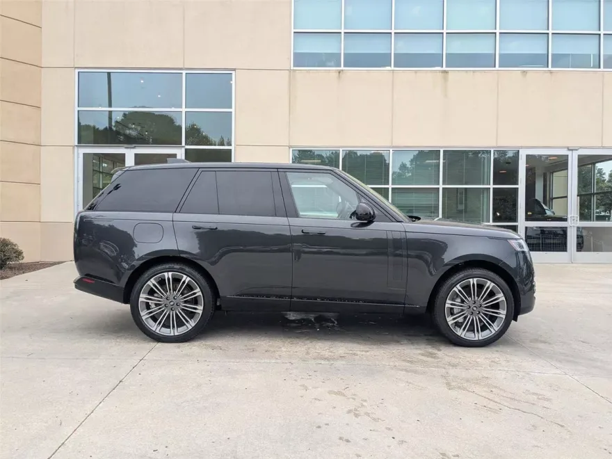 2025 Land Rover Range Rover SE photo 1