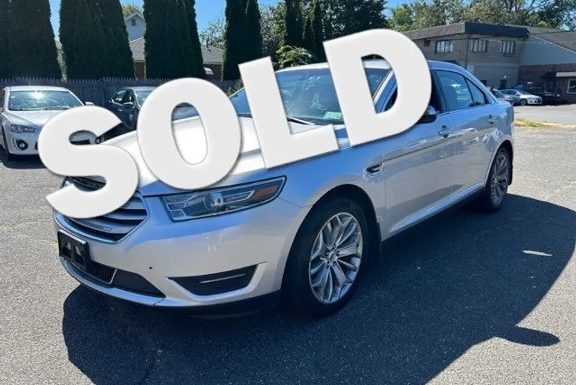 2016 Ford Taurus Limited photo 1