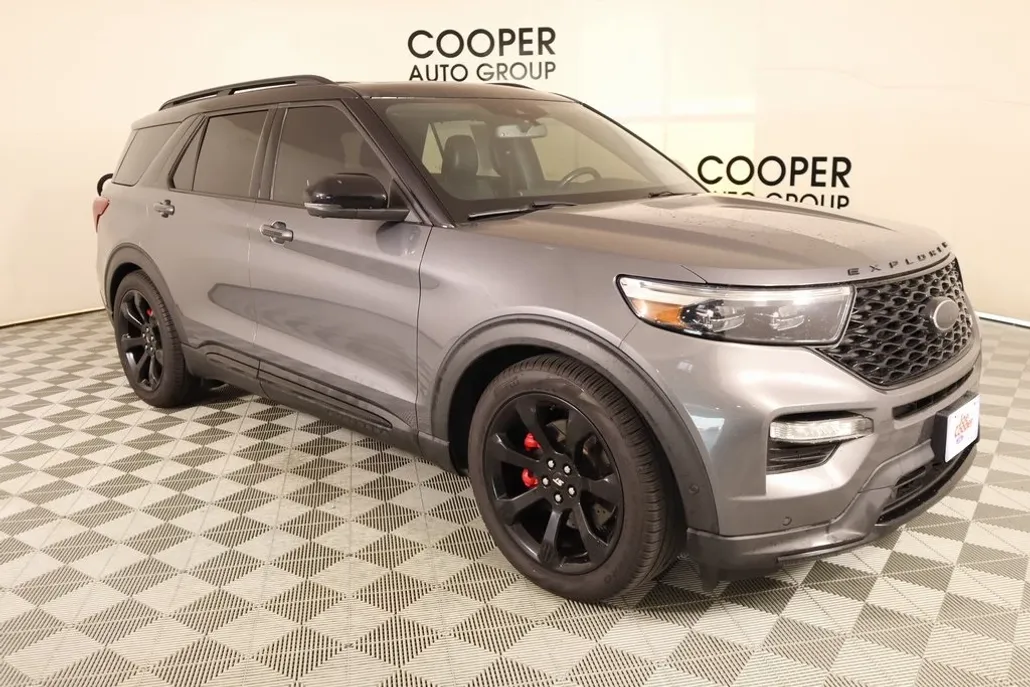 2022 Ford Explorer ST photo 1