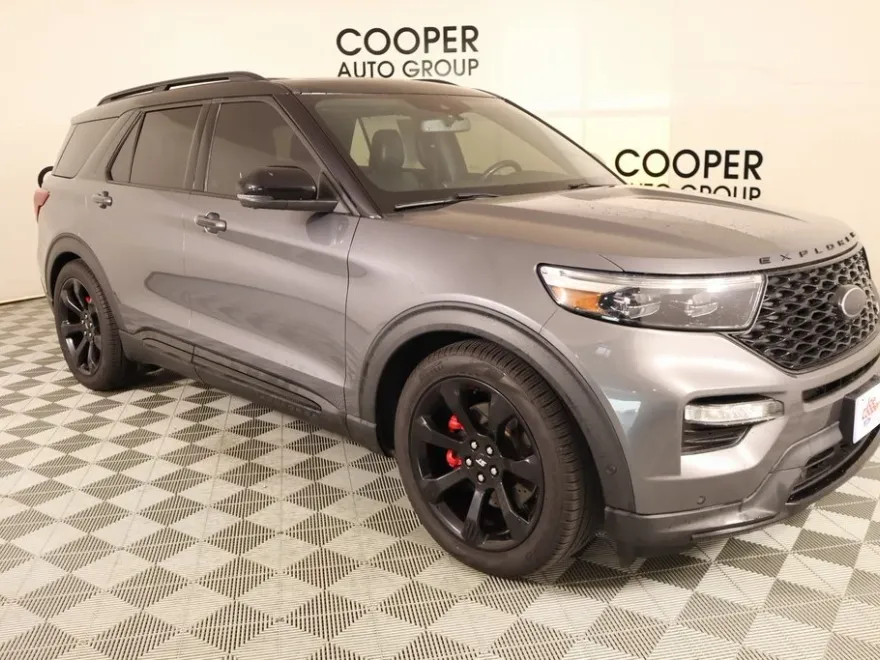 2022 Ford Explorer ST photo 1
