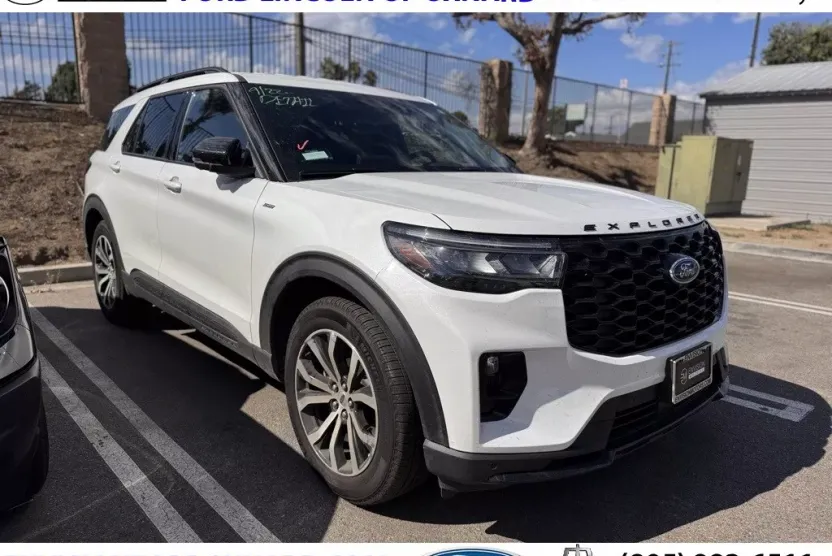 2025 Ford Explorer ST-Line photo 1