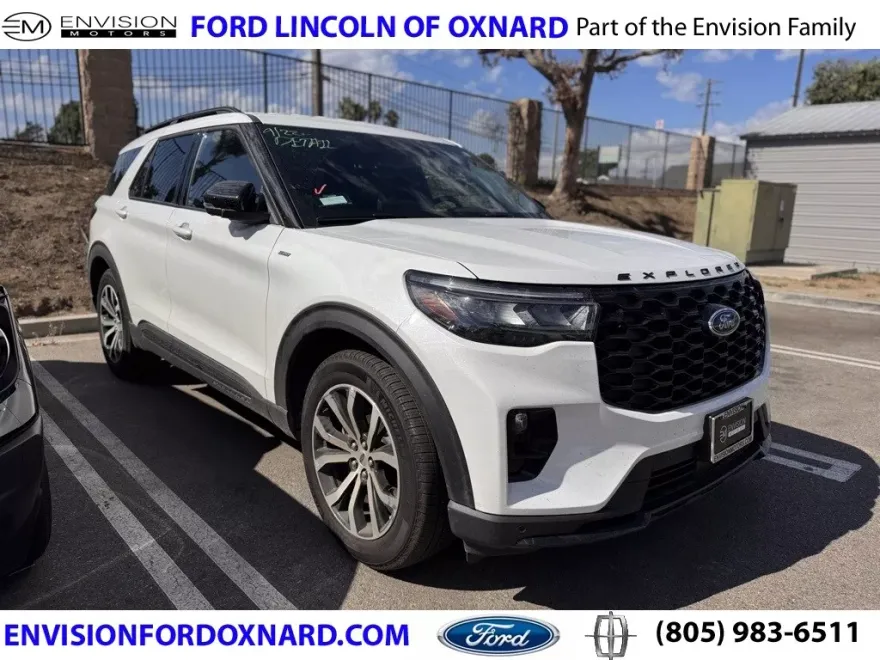 2025 Ford Explorer ST-Line photo 1