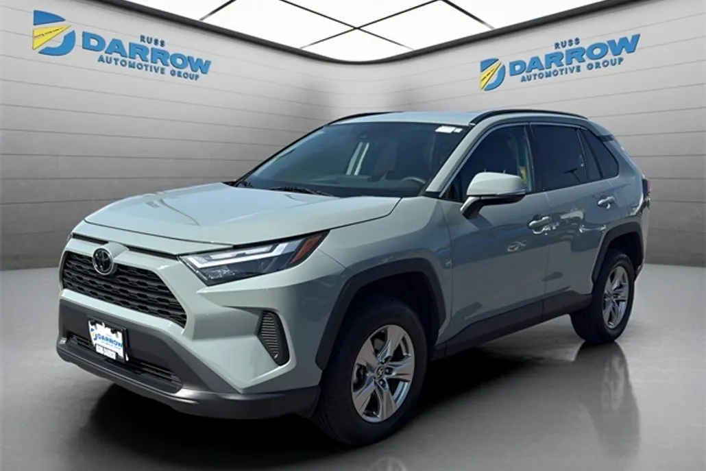 2023 Toyota RAV4 XLE photo 1