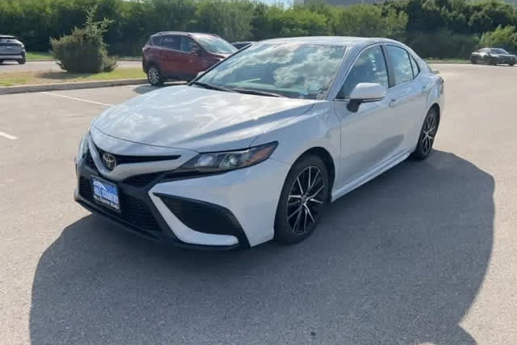 2023 Toyota Camry SE photo 1