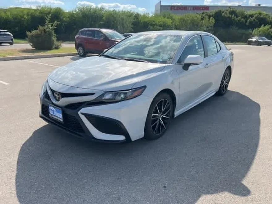 2023 Toyota Camry SE photo 1