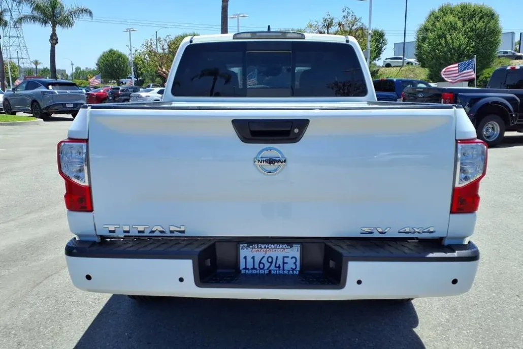 2022 Nissan Titan SV photo 1