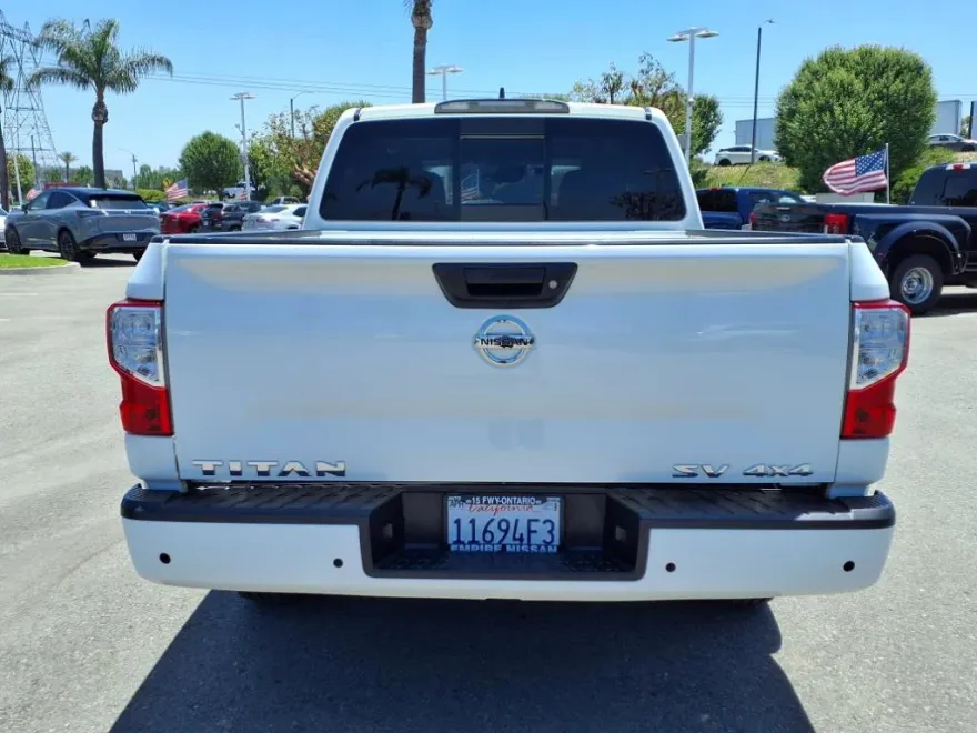 2022 Nissan Titan SV photo 1