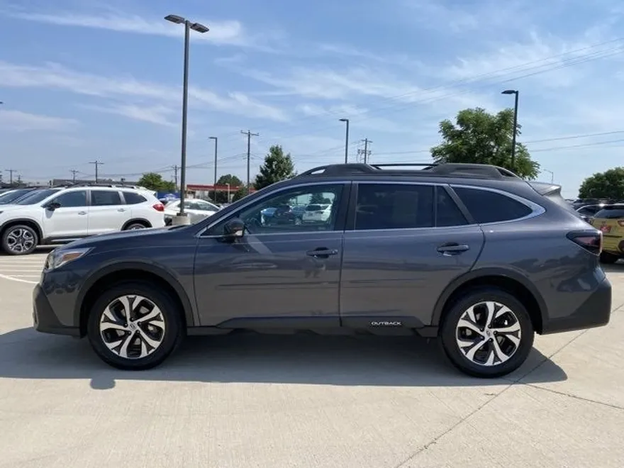 2022 Subaru Outback Limited XT photo 1