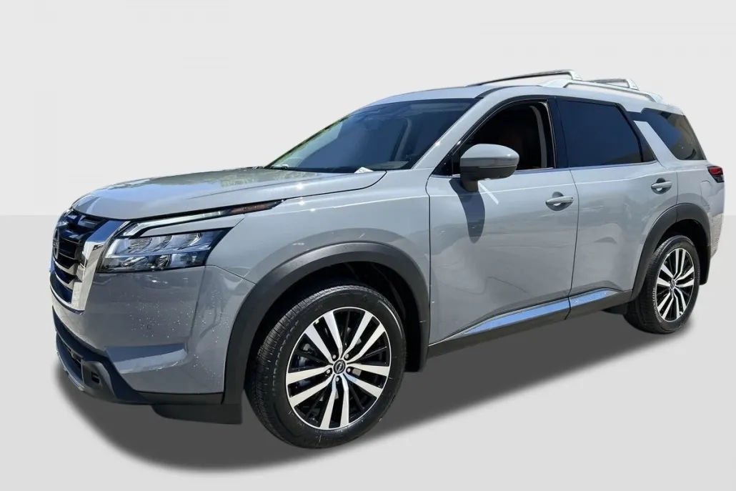 2025 Nissan Pathfinder Platinum photo 1