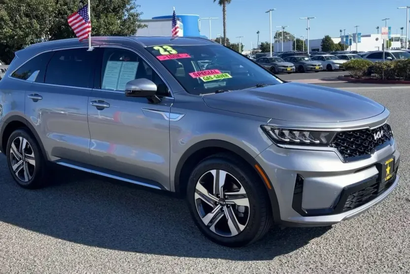 2023 Kia Sorento Hybrid EX photo 1