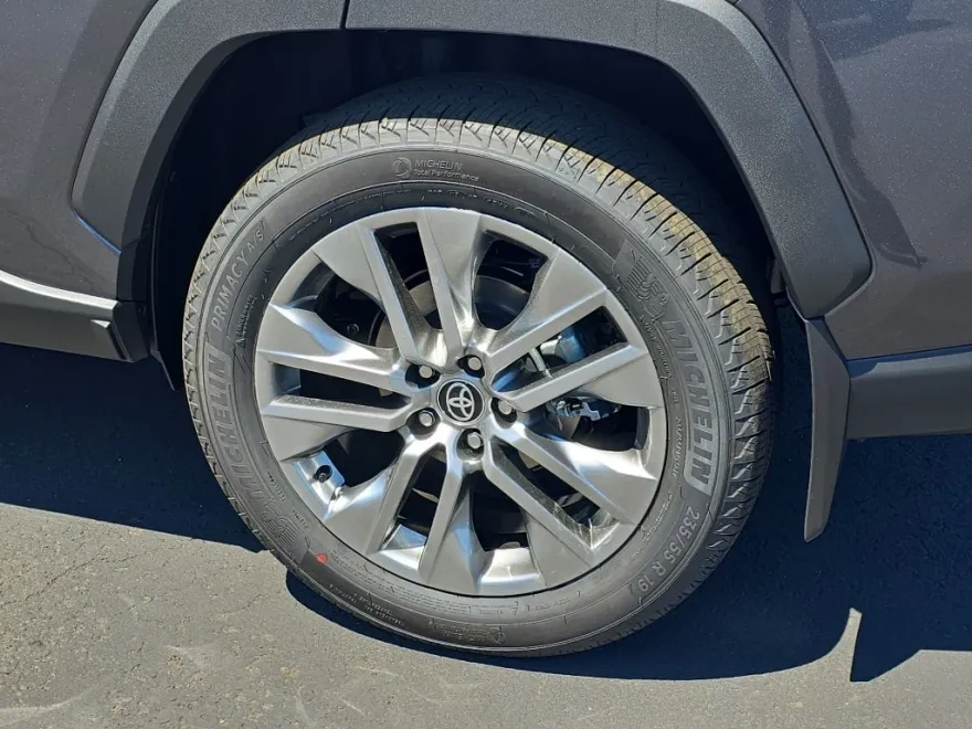 2025 Toyota RAV4 XLE Premium photo 1