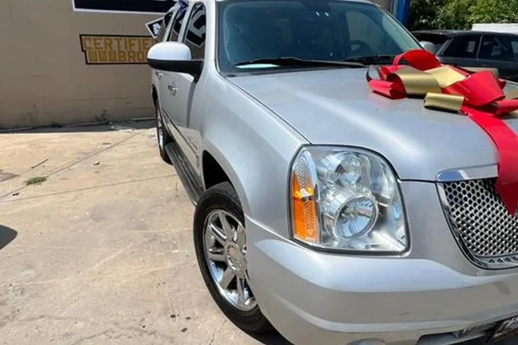 2013 Gmc Yukon Denali photo 1