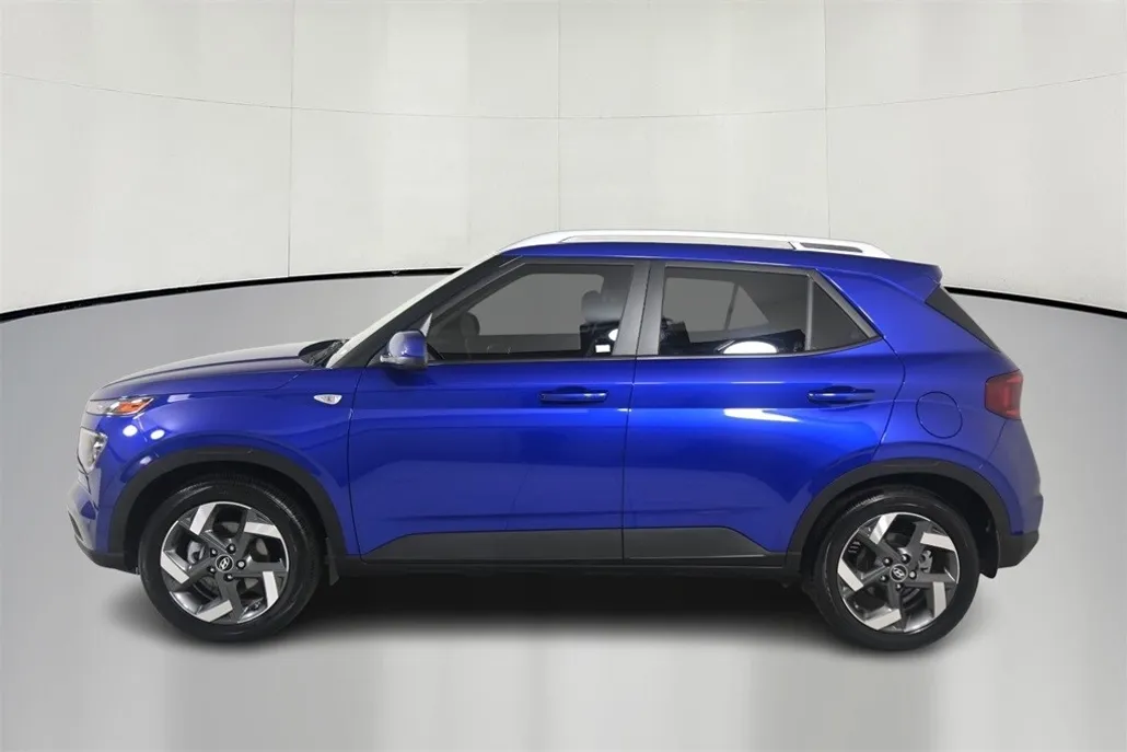 2025 Hyundai Venue SEL photo 1