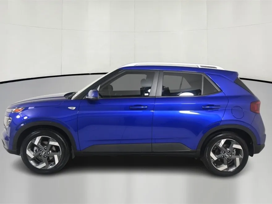 2025 Hyundai Venue SEL photo 1