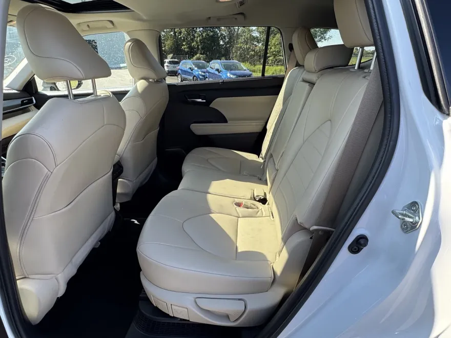 2022 Toyota Highlander Hybrid XLE photo 1