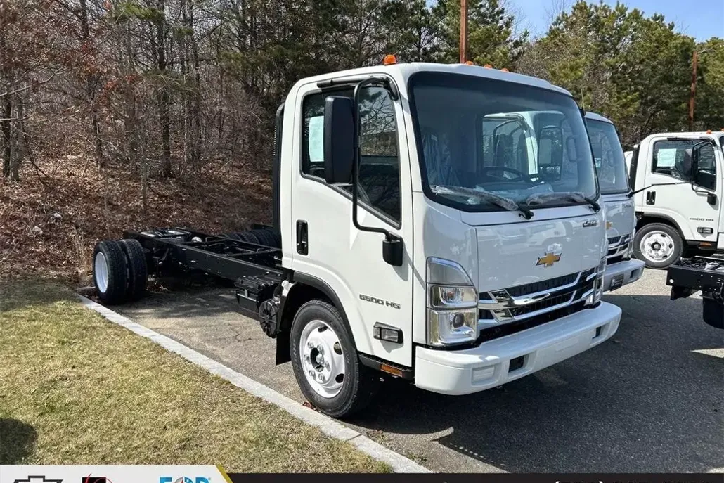 2025 Chevrolet Silverado photo 1