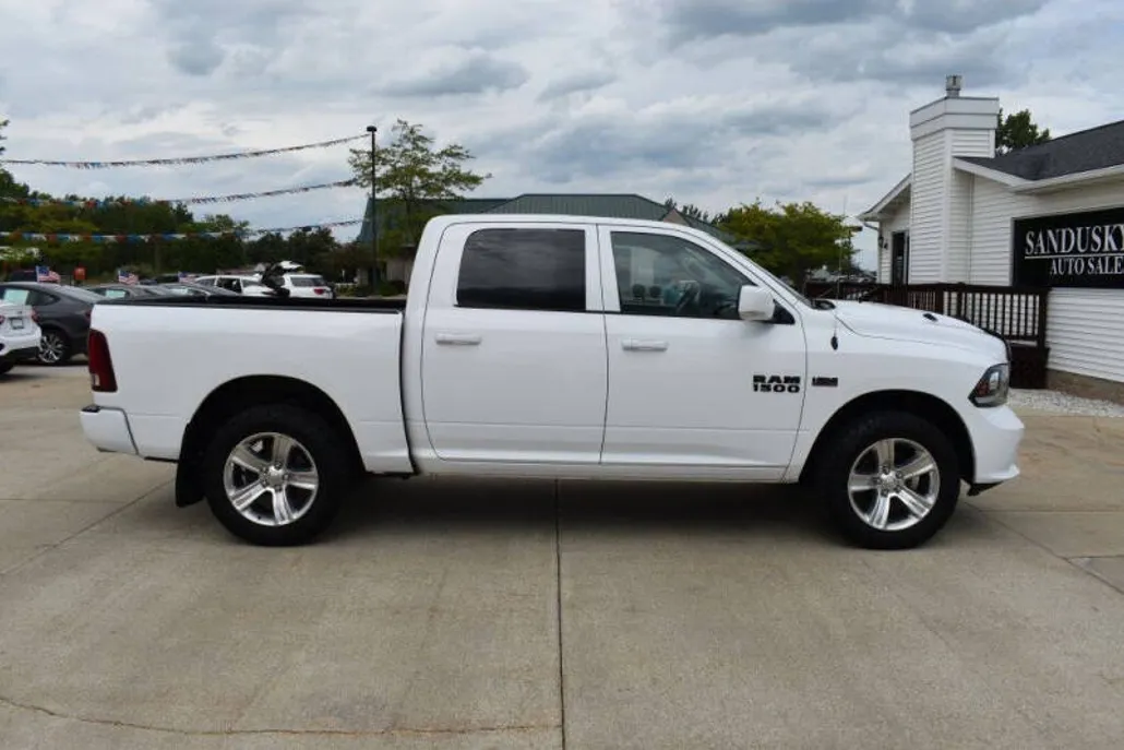 2018 Ram 1500 Sport photo 1