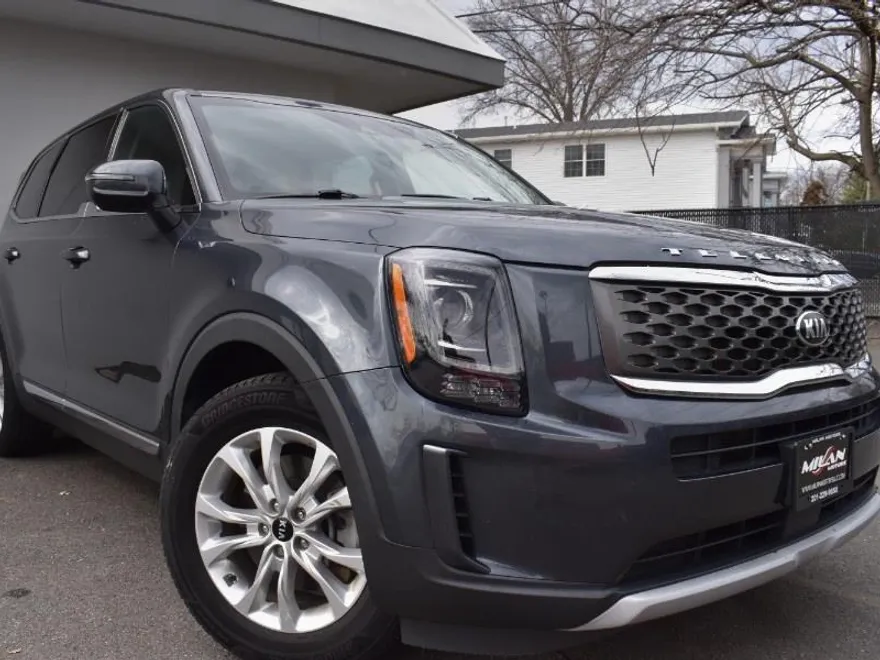 2020 Kia Telluride LX photo 1