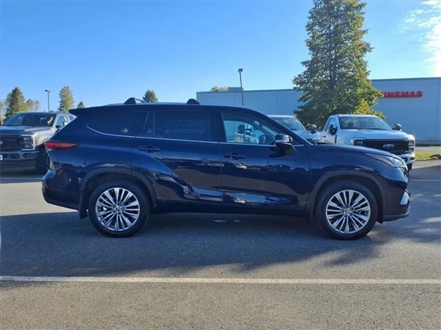 2022 Toyota Highlander Platinum photo 1