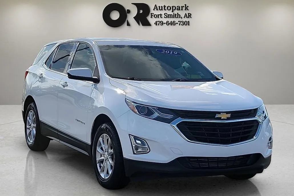 2019 Chevrolet Equinox LT photo 1