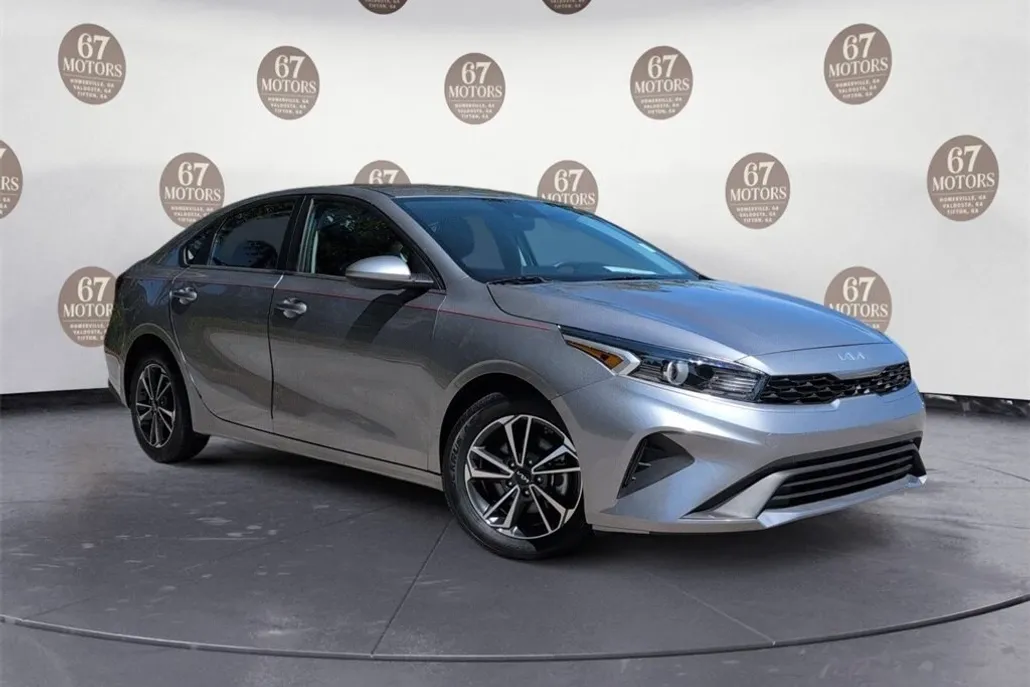 2024 Kia Forte LXS photo 1
