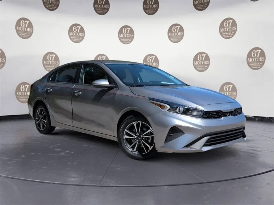 2024 Kia Forte LXS photo 1