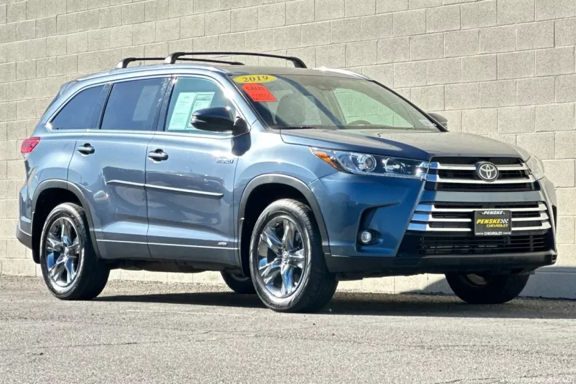 2019 Toyota Highlander Hybrid Limited photo 1