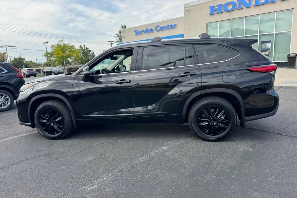2022 Toyota Highlander XLE photo 1