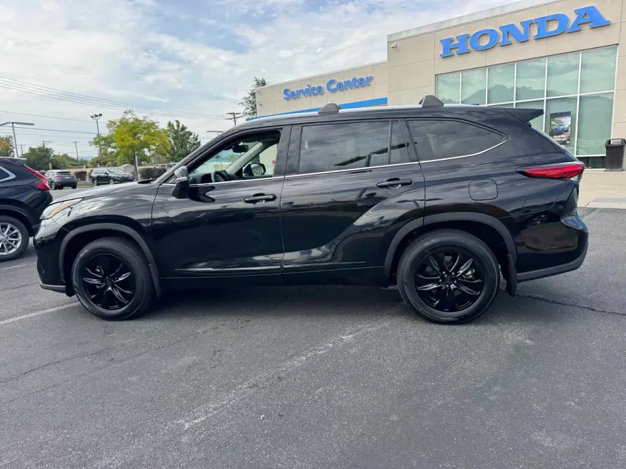 2022 Toyota Highlander XLE photo 1