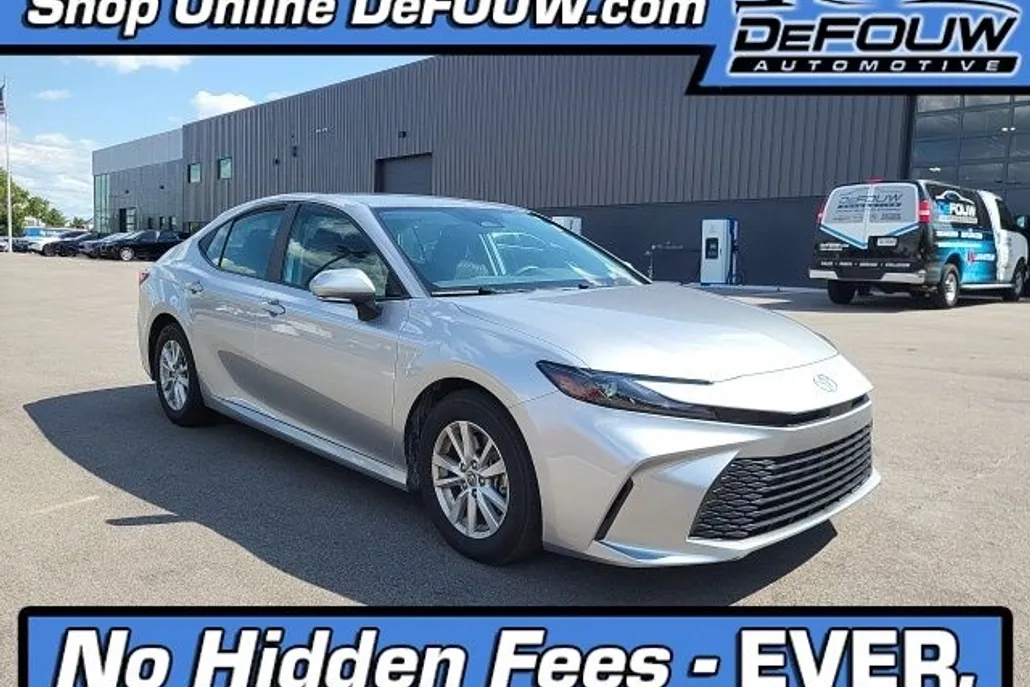 2025 Toyota Camry LE photo 1