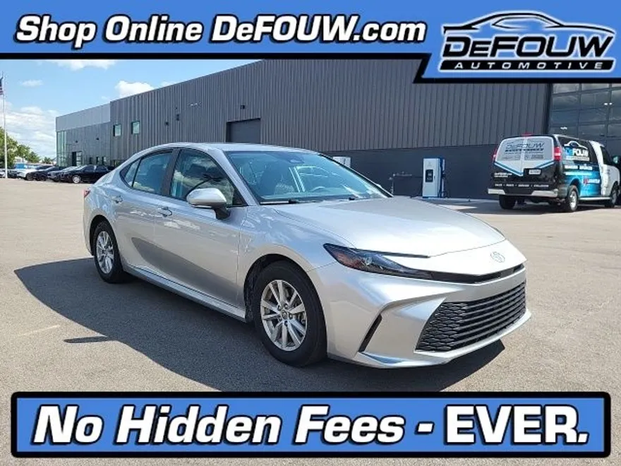 2025 Toyota Camry LE photo 1