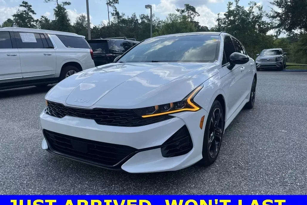 2023 Kia K5 GT-Line photo 1