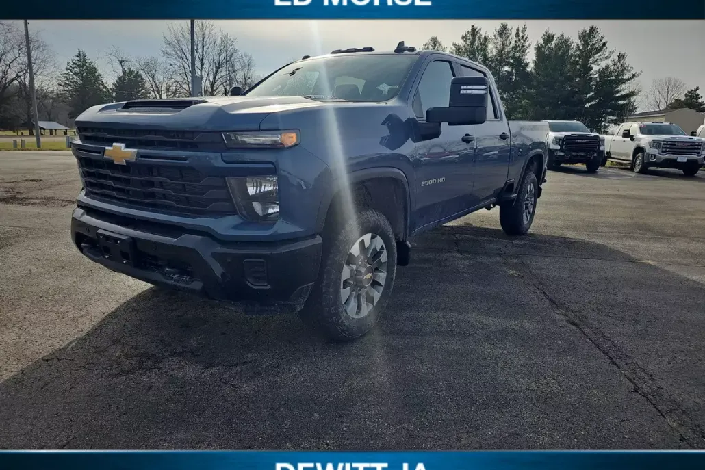 2025 Chevrolet Silverado 2500HD Custom photo 1
