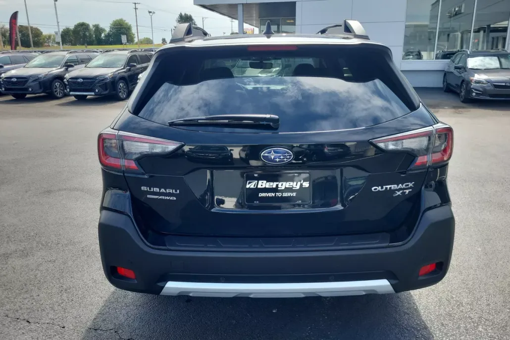 2023 Subaru Outback Limited XT photo 1