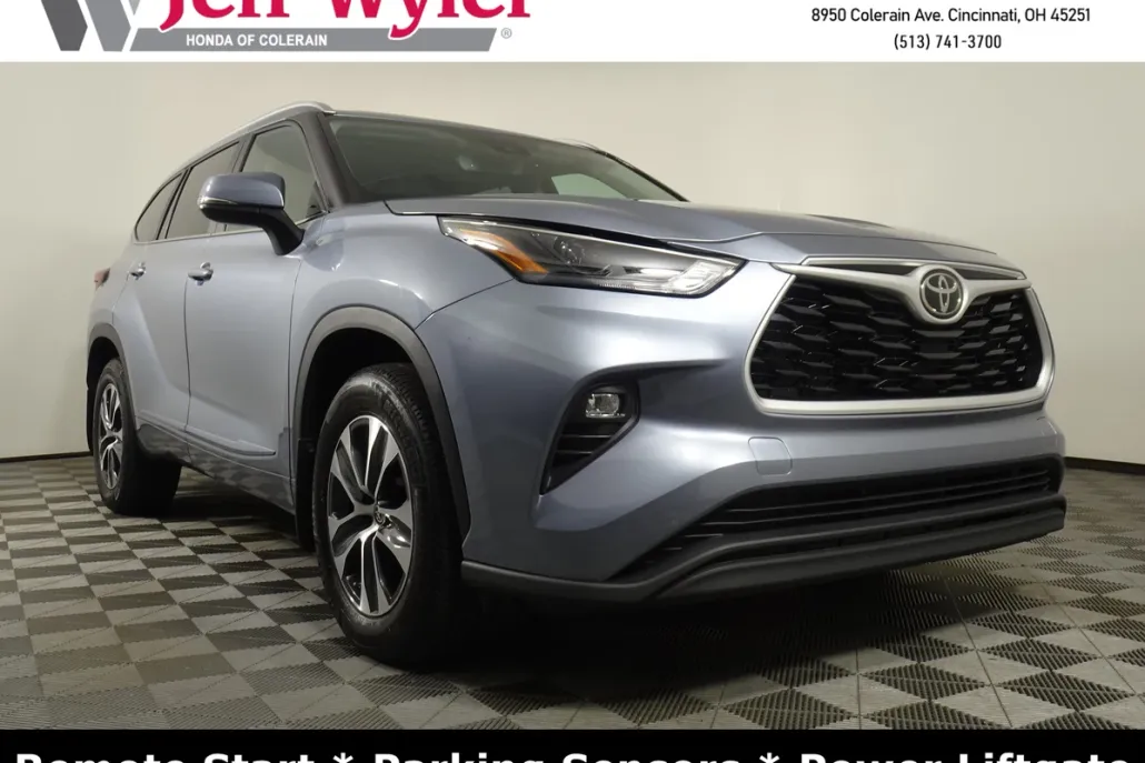 2023 Toyota Highlander XLE photo 1