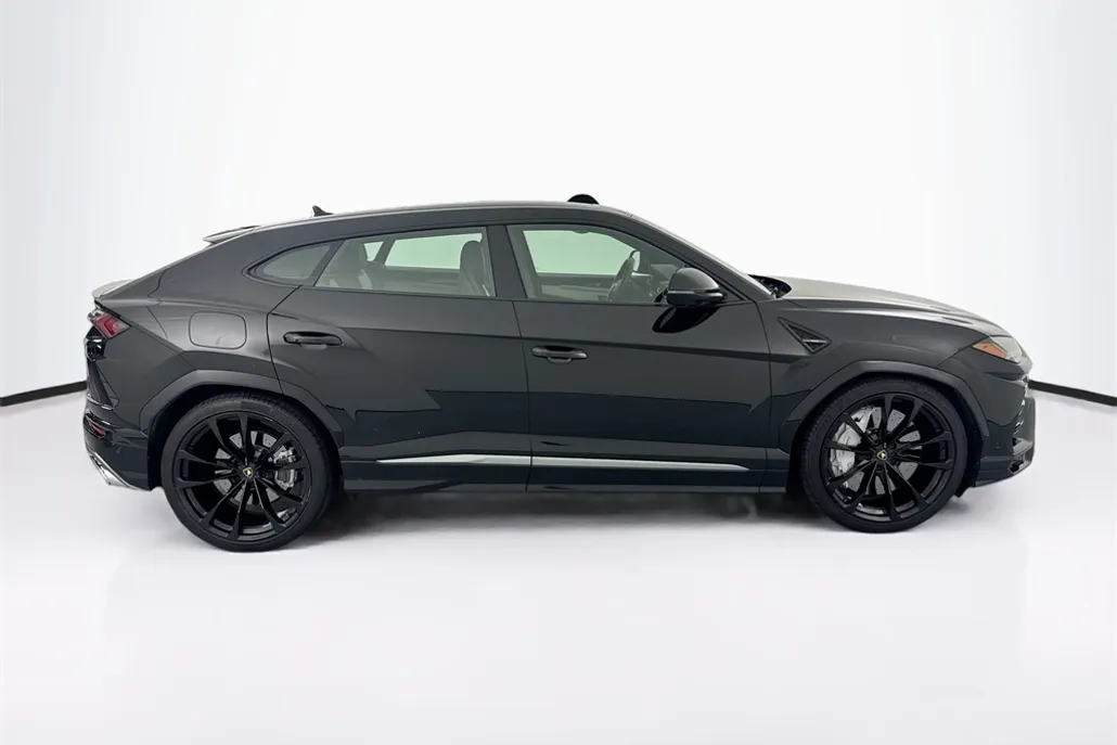 2021 Lamborghini Urus Base photo 1