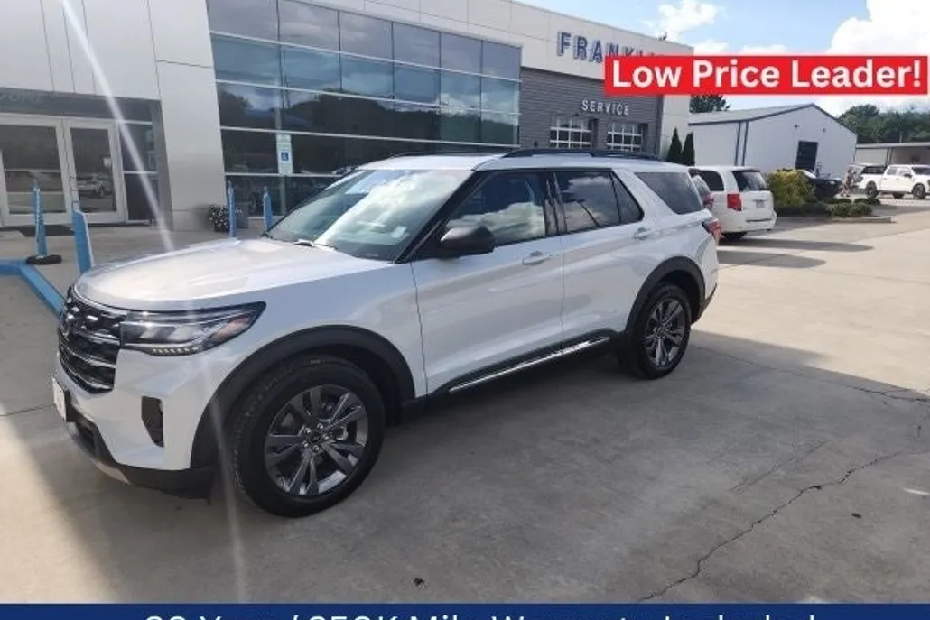 2025 Ford Explorer photo 1