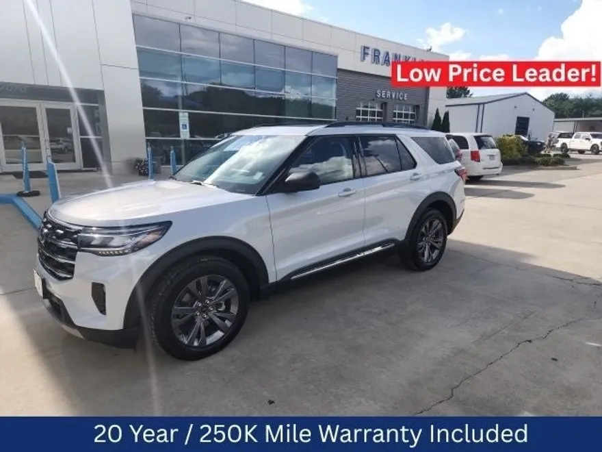 2025 Ford Explorer photo 1