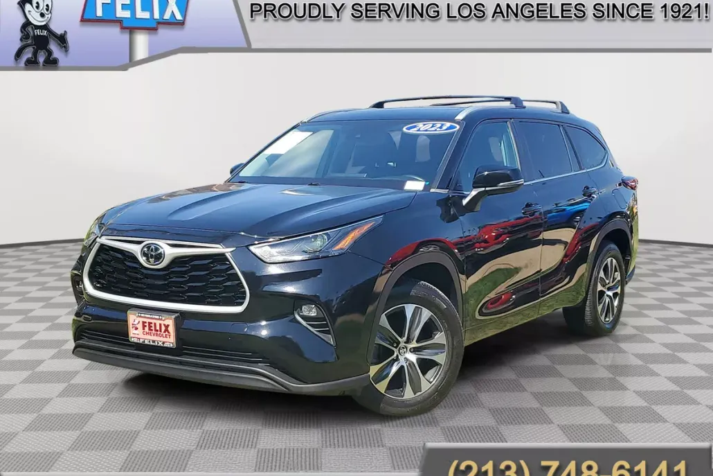 2023 Toyota Highlander XLE photo 1