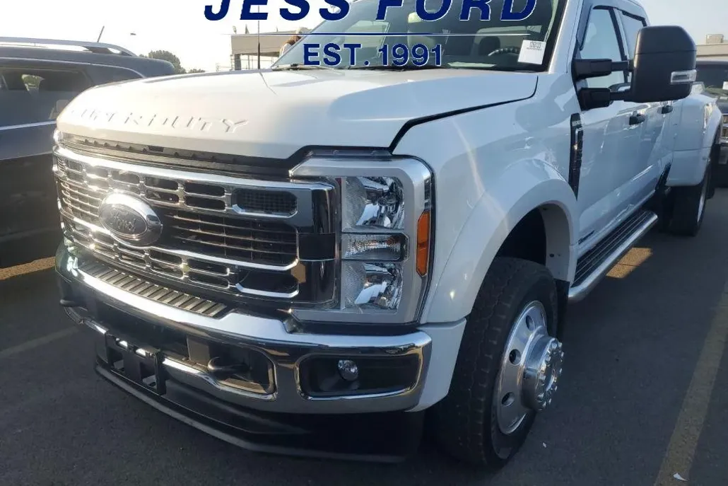 2023 Ford F-450 XLT photo 1