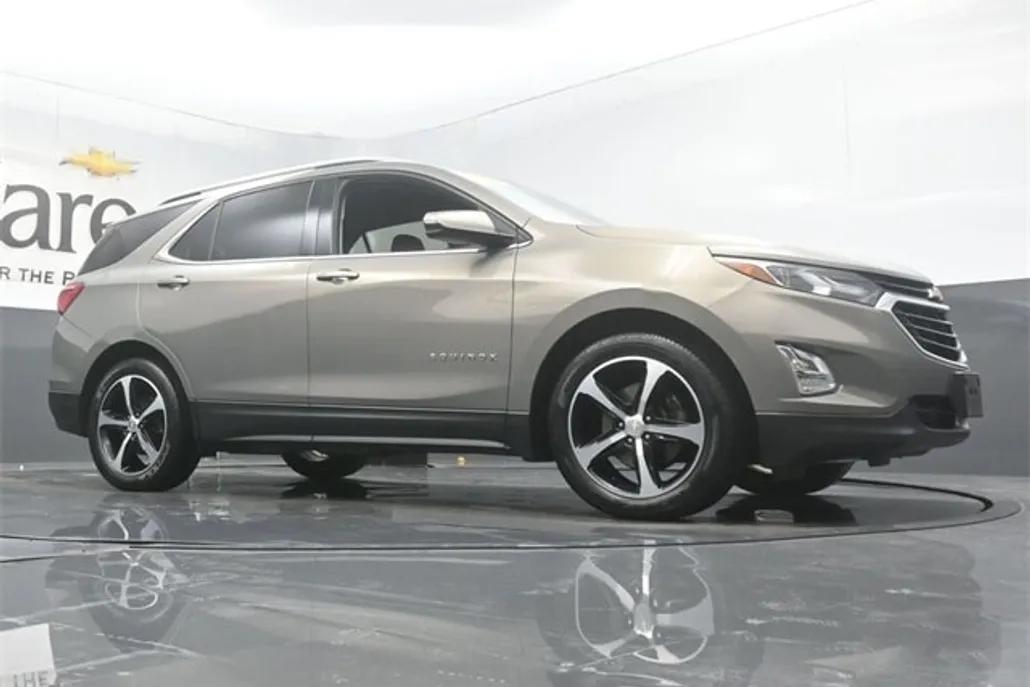 2019 Chevrolet Equinox LT photo 1