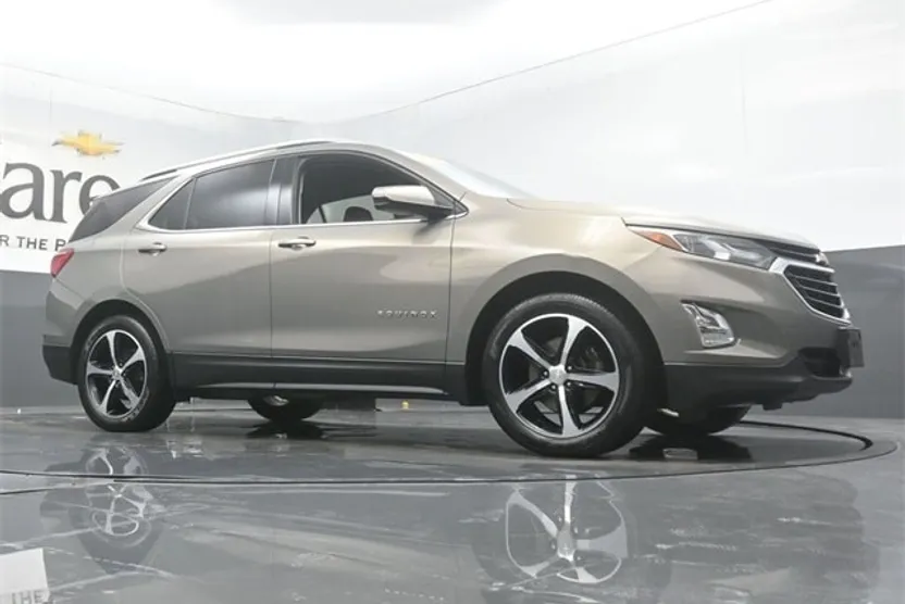 2019 Chevrolet Equinox LT photo 1