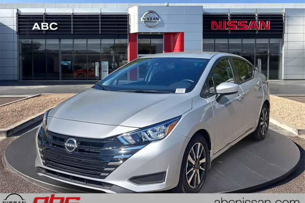 2024 Nissan Versa 1.6 SV Sedan photo 1