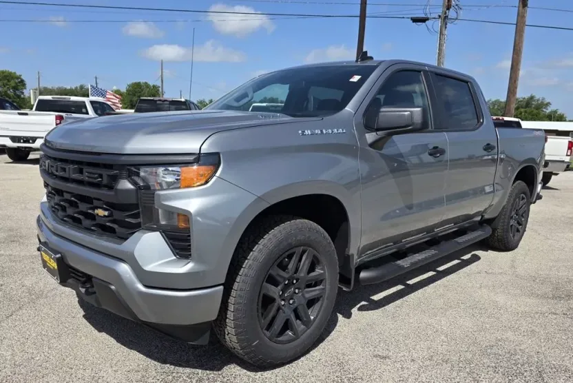 2025 Chevrolet Silverado 1500 Custom photo 1